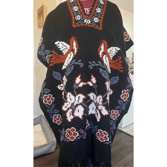 Embroidered needlepoint bird floral poncho boho festival - Picture 1 of 7